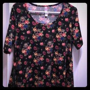 LuLaRoe Perfect Tee S - Skulls and Roses!